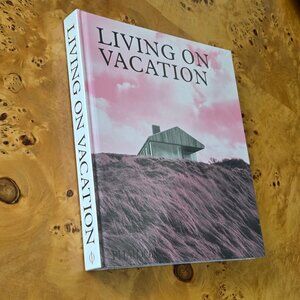 Living On Vacation: Contemporary Houses for Tranquil Living Book